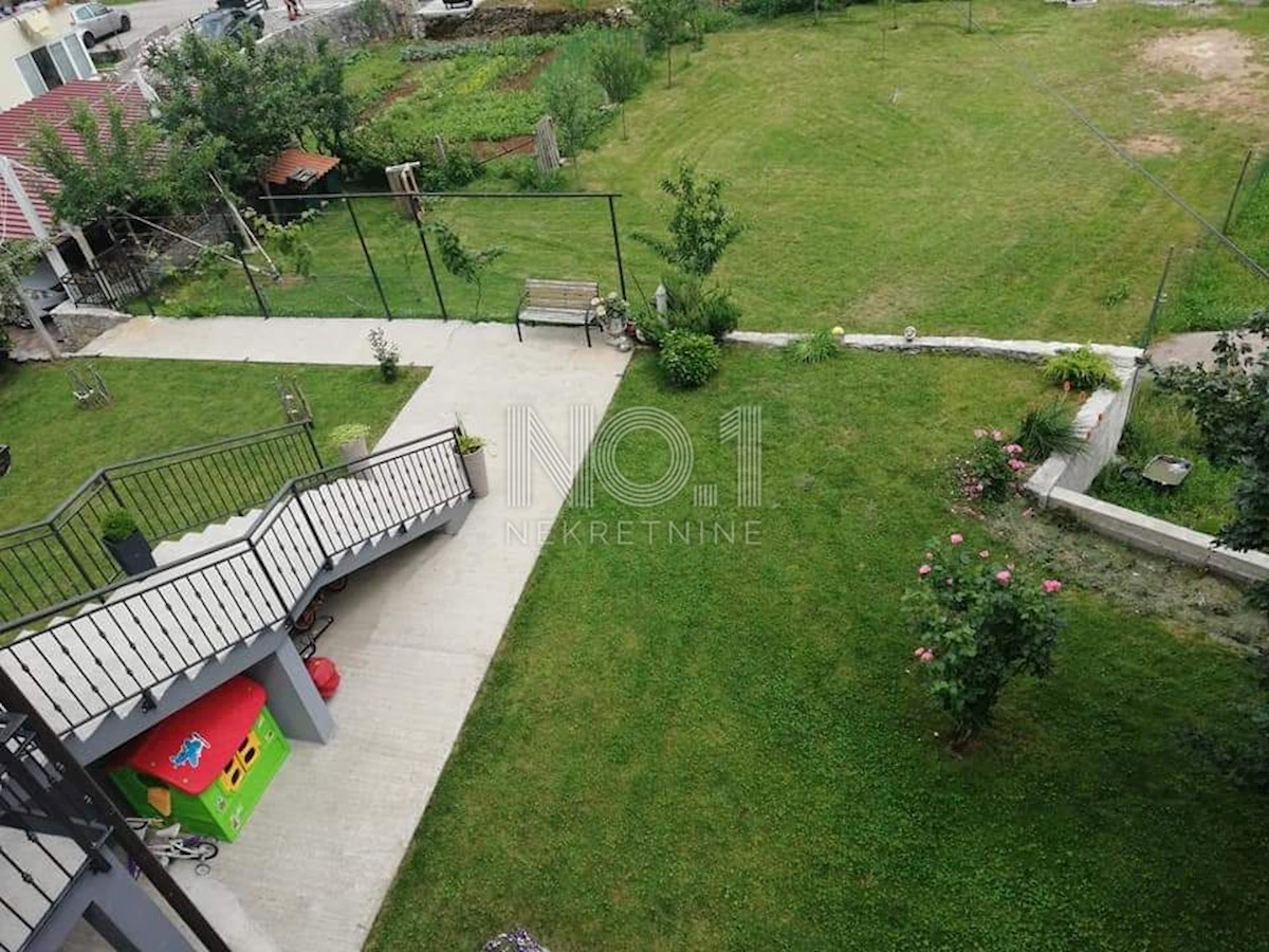 Brešca - prodaja stanovanja v 2. nadstropju hiše
