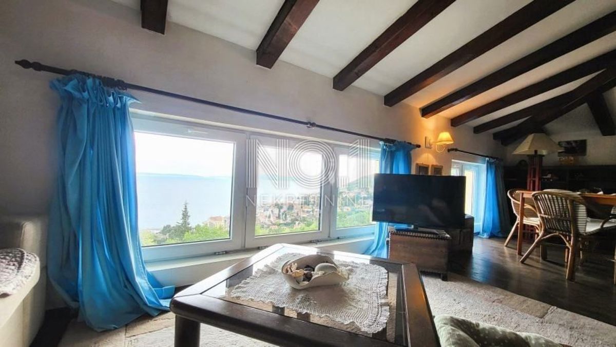 Opatija - prodaja dvoetažnega stanovanja z 2 balkonoma