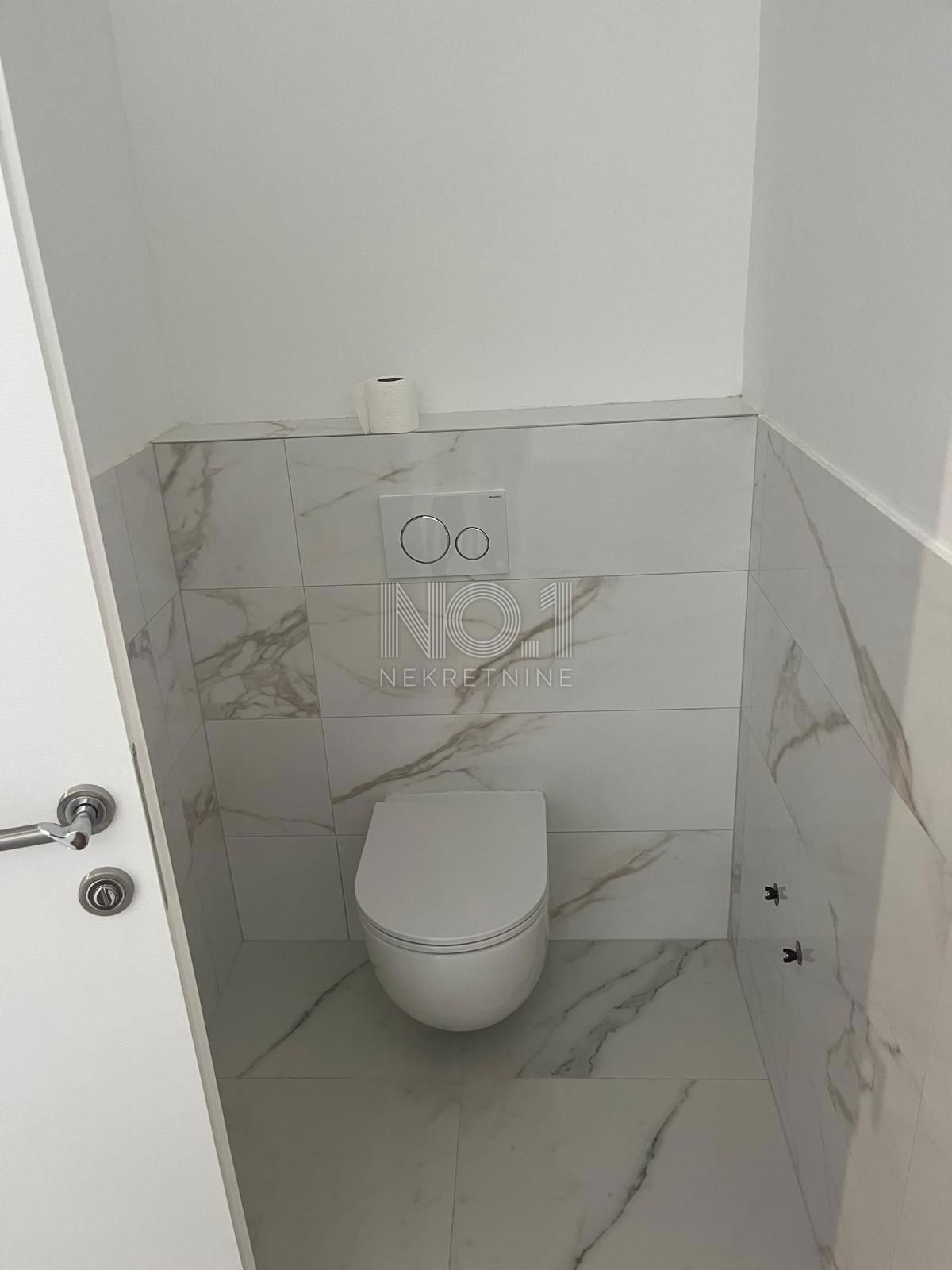 Rovinj, okolica - prodamo moderno vilo