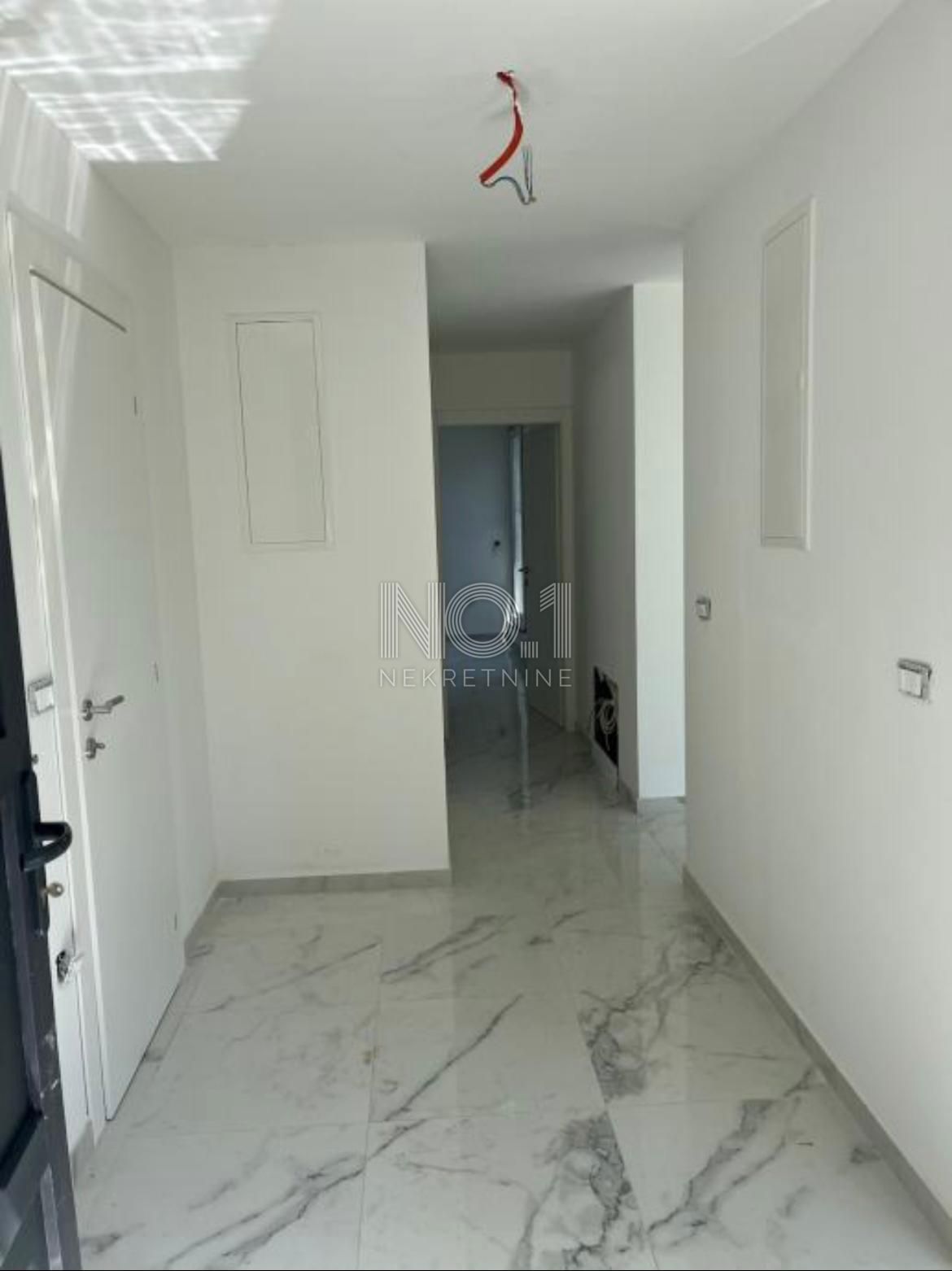 Rovinj, okolica - prodamo moderno vilo