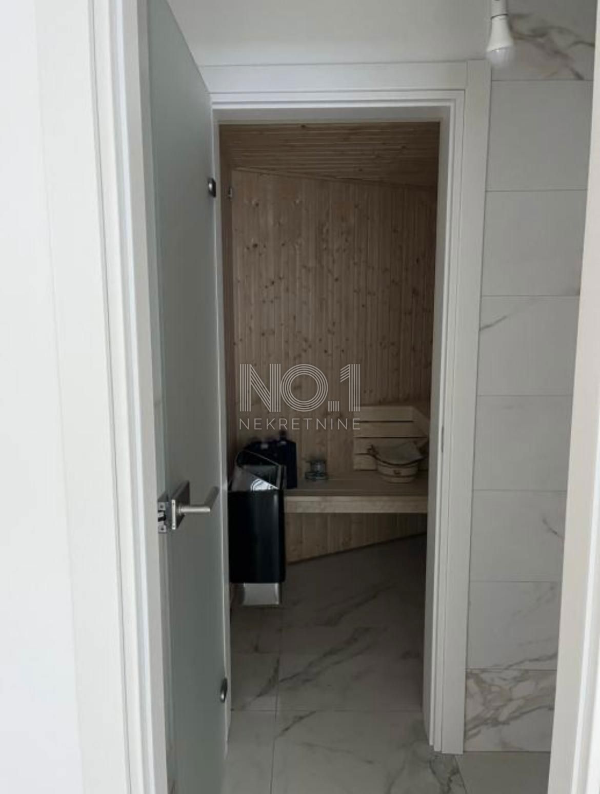 Rovinj, okolica - prodamo moderno vilo