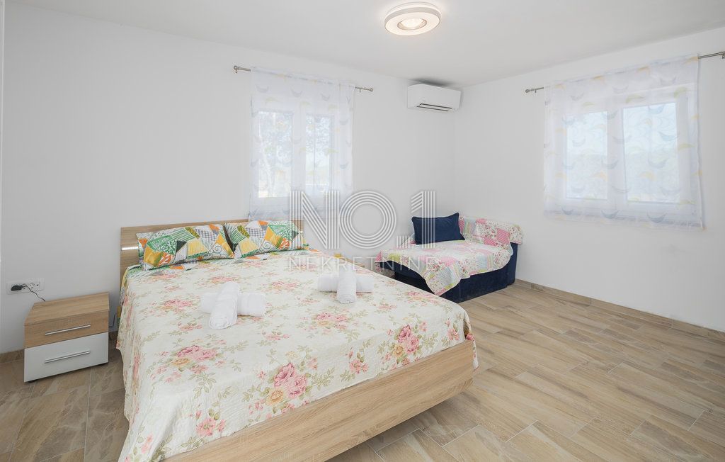 Rovinj - samostojna posest z vilo in bazenom - EKSKLUZIVNO PRI NAS!