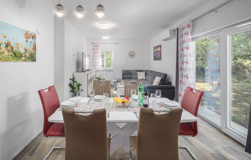 Rovinj - samostojna posest z vilo in bazenom - EKSKLUZIVNO PRI NAS!