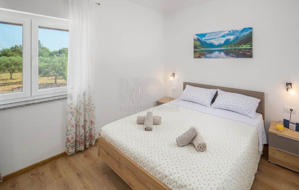 Rovinj - samostojna posest z vilo in bazenom - EKSKLUZIVNO PRI NAS!