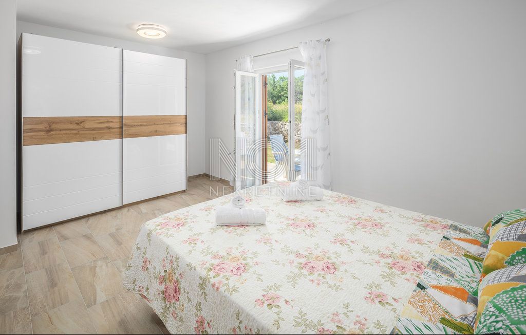 Rovinj - samostojna posest z vilo in bazenom - EKSKLUZIVNO PRI NAS!