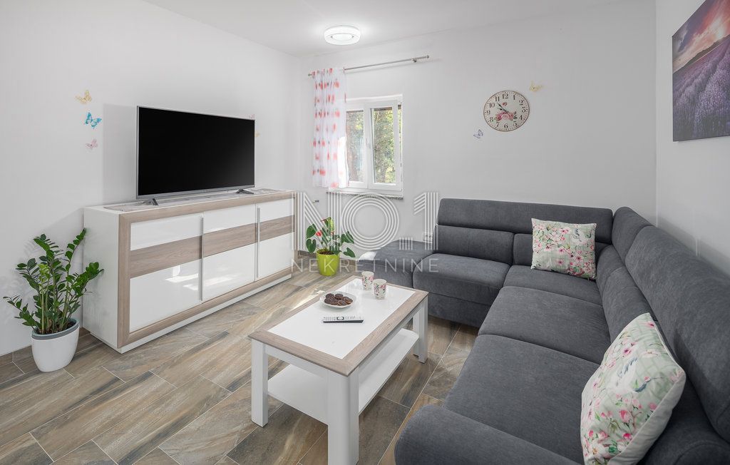 Rovinj - samostojna posest z vilo in bazenom - EKSKLUZIVNO PRI NAS!