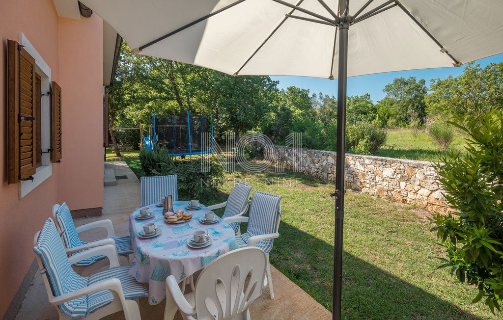 Rovinj - samostojna posest z vilo in bazenom - EKSKLUZIVNO PRI NAS!