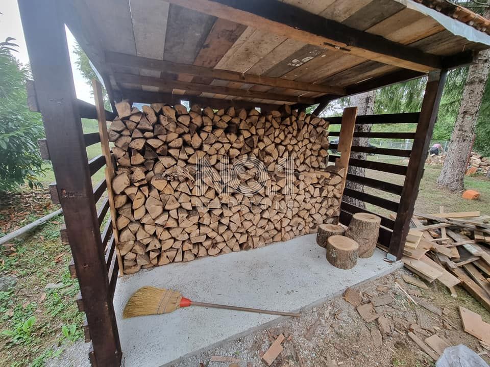 Krnjak - prodaja lesene hiše z galerijo