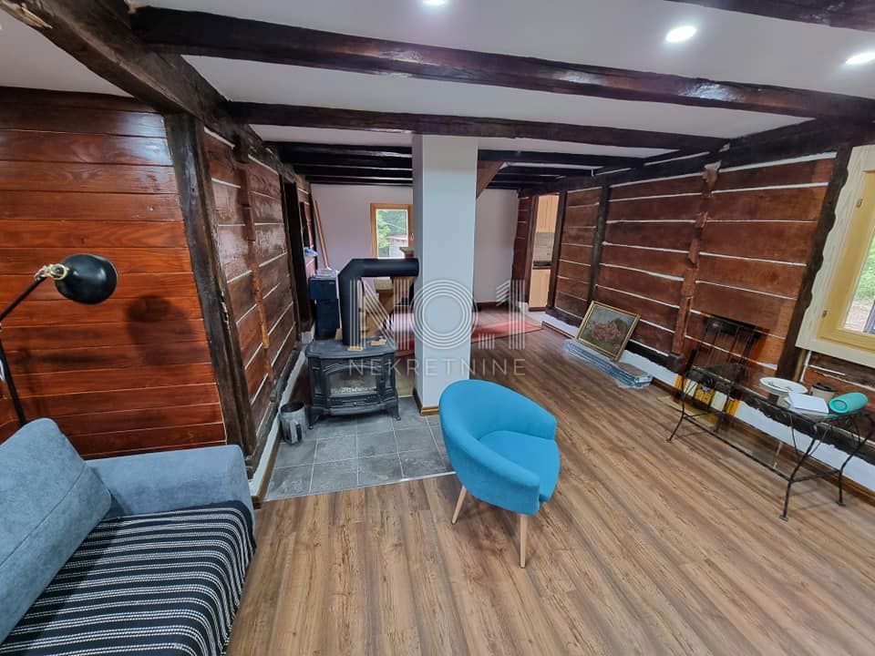 Krnjak - prodaja lesene hiše z galerijo