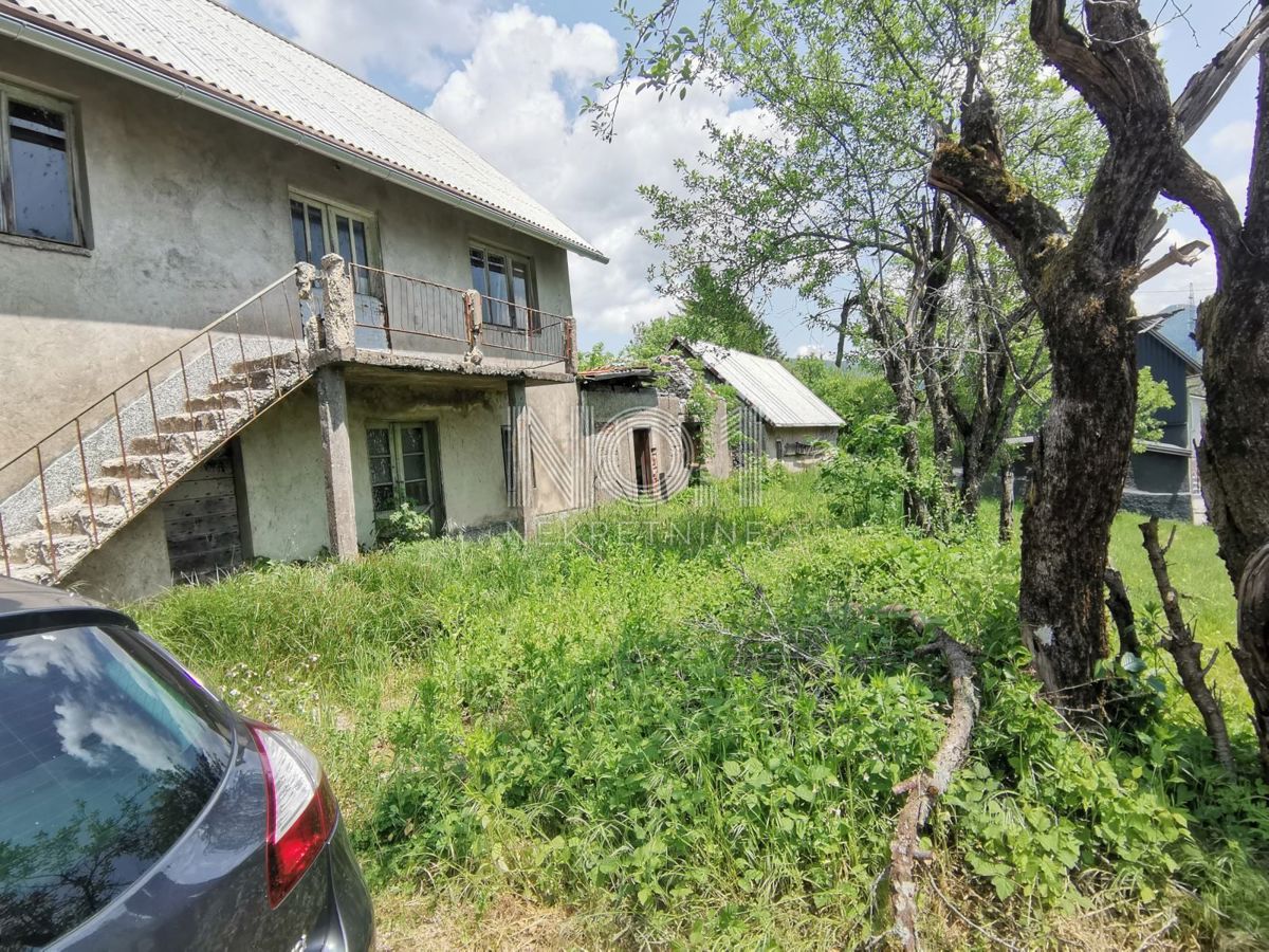 Lič - prodaja samostojne hiše v fazi obnove