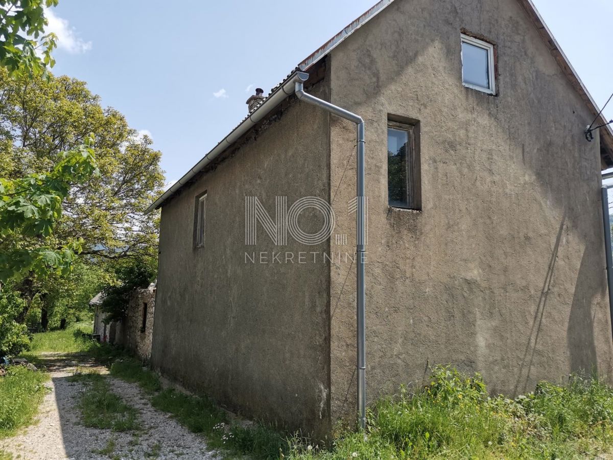 Lič - prodaja samostojne hiše v fazi obnove