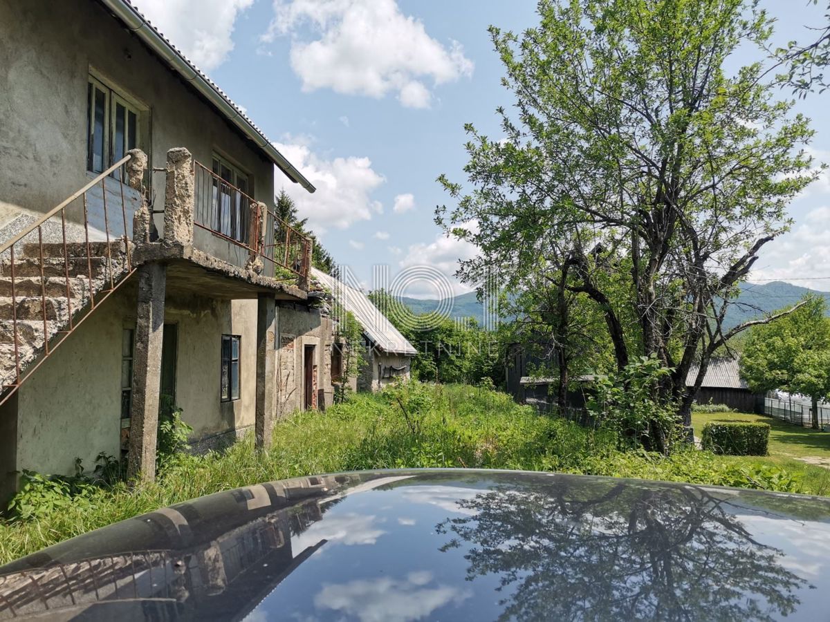 Lič - prodaja samostojne hiše v fazi obnove