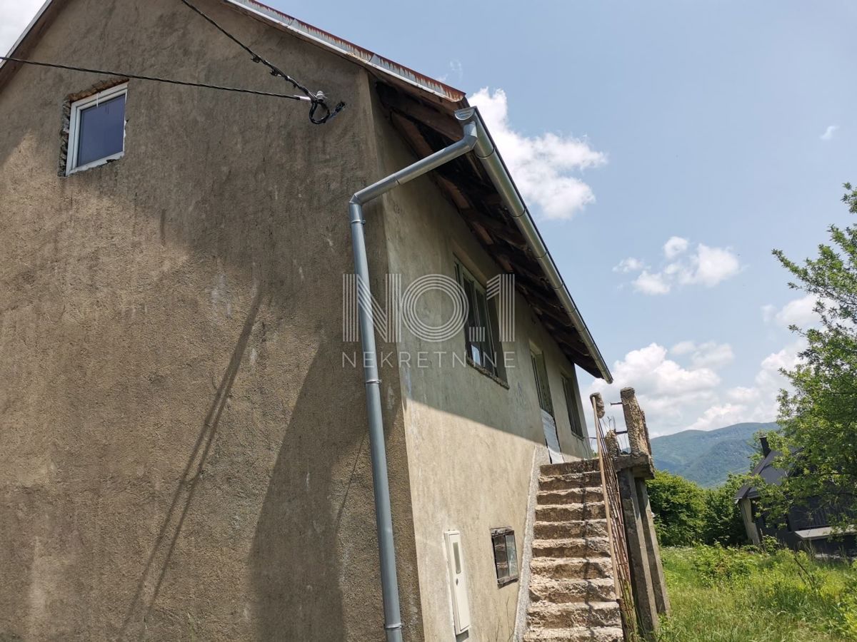 Lič - prodaja samostojne hiše v fazi obnove