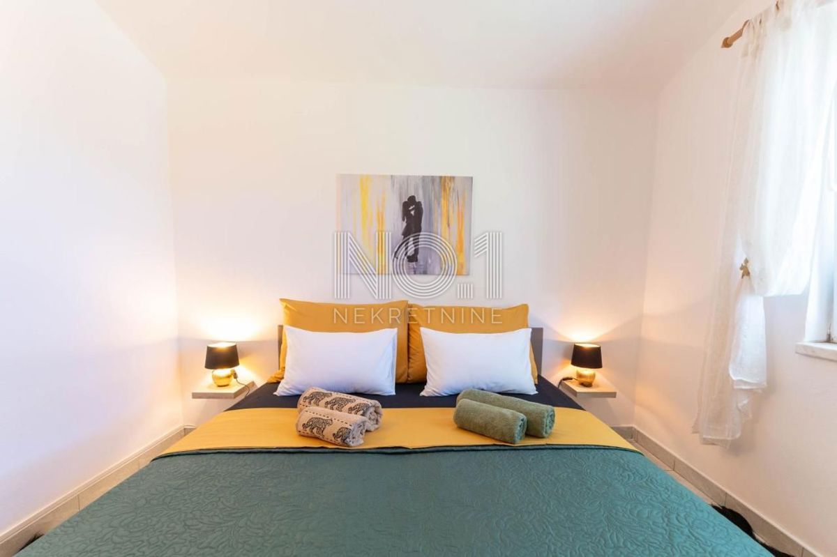 Peruški - prodaja hiše z 2 apartmaji in uhodanim poslom oddajanja