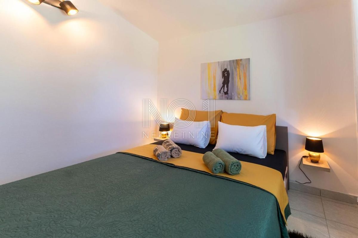 Peruški - prodaja hiše z 2 apartmaji in uhodanim poslom oddajanja