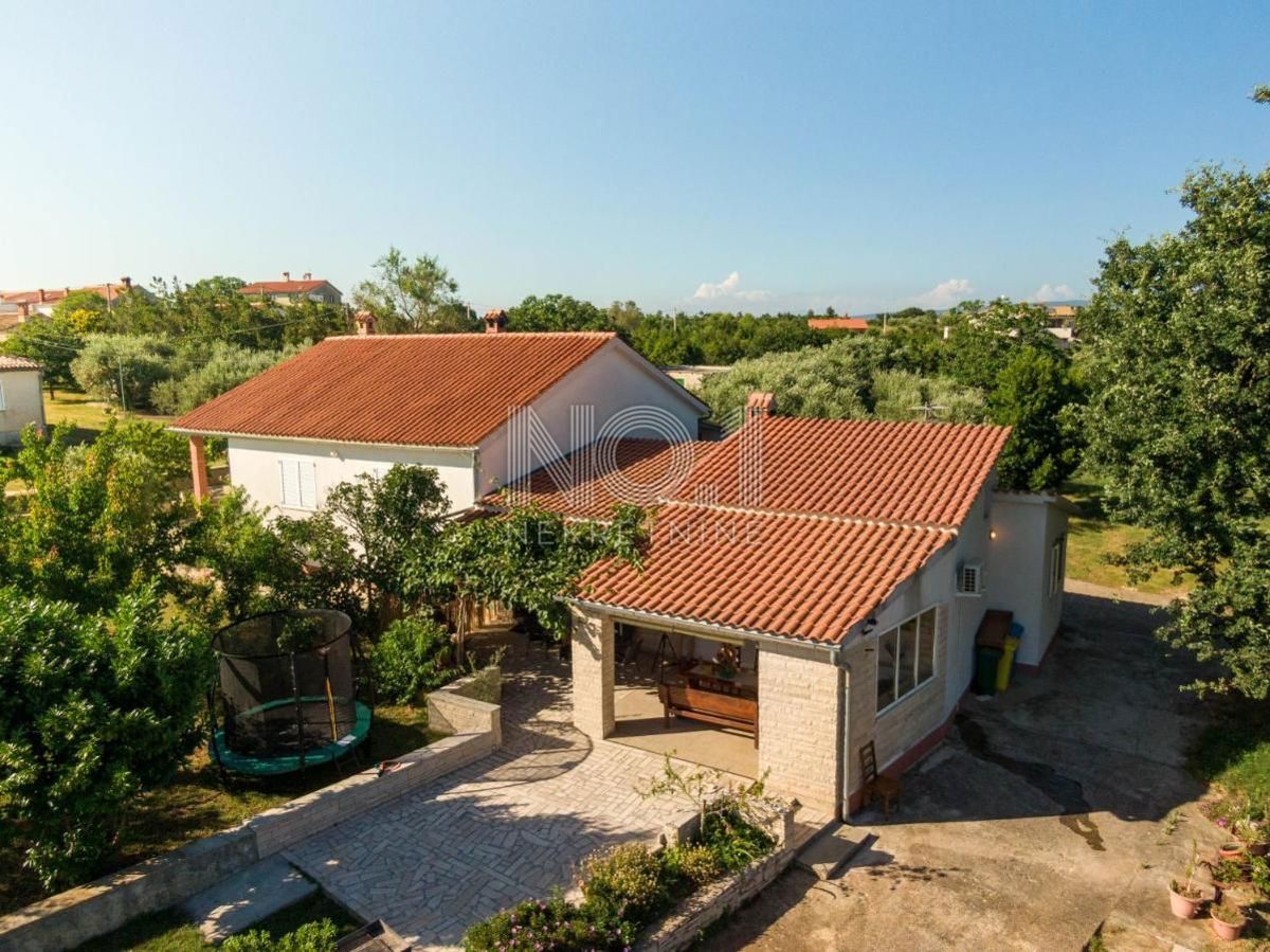 Peruški - prodaja hiše z 2 apartmaji in uhodanim poslom oddajanja