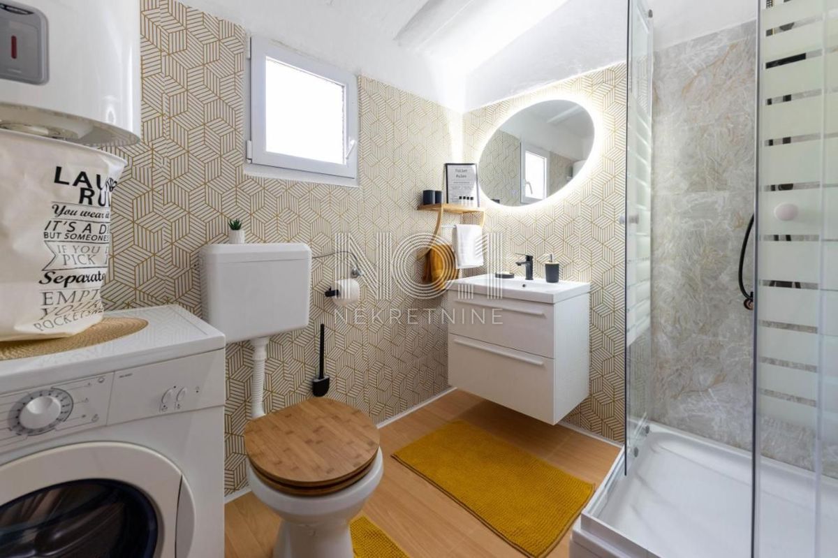 Peruški - prodaja hiše z 2 apartmaji in uhodanim poslom oddajanja