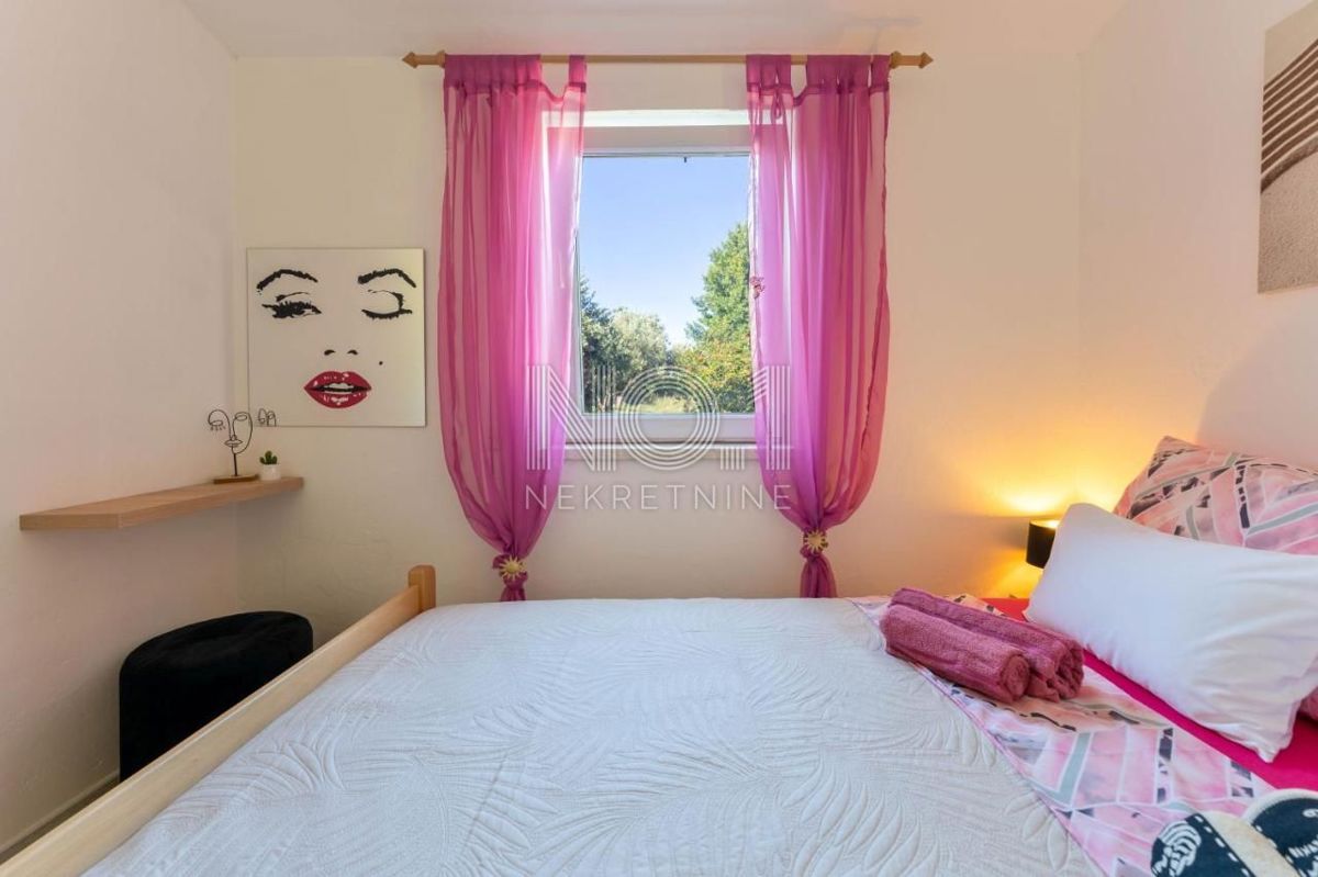 Peruški - prodaja hiše z 2 apartmaji in uhodanim poslom oddajanja
