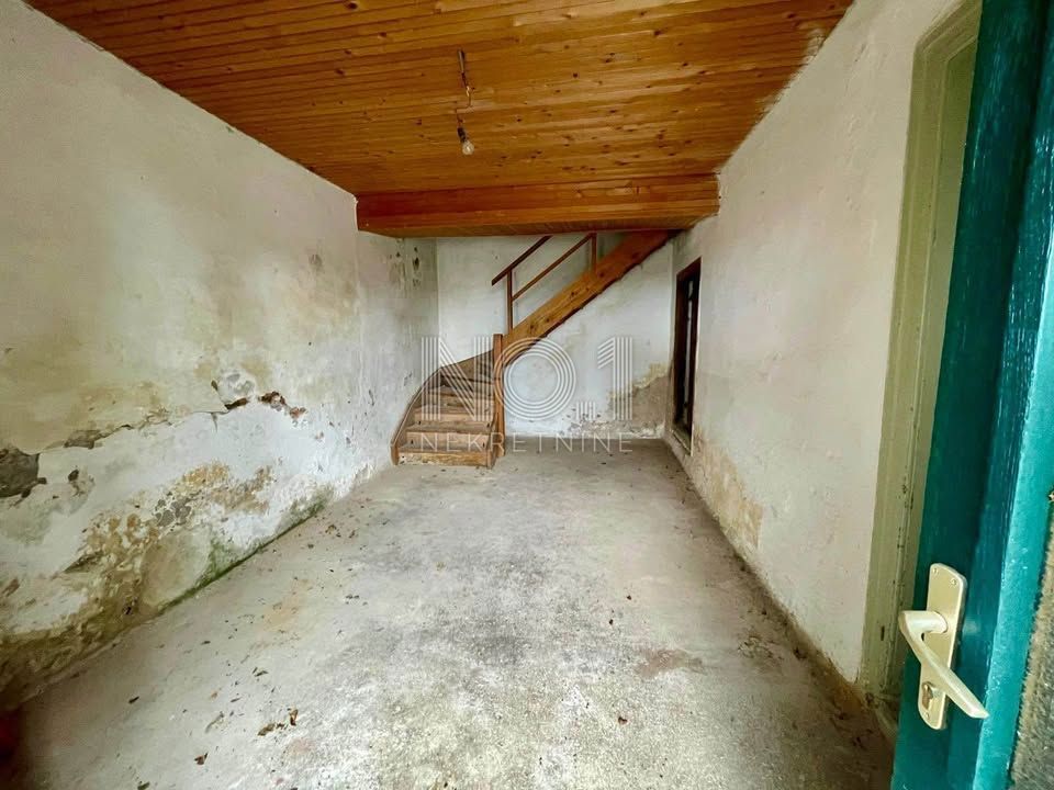 Grižane - prodaja starinske nepremičnine za prilagoditev