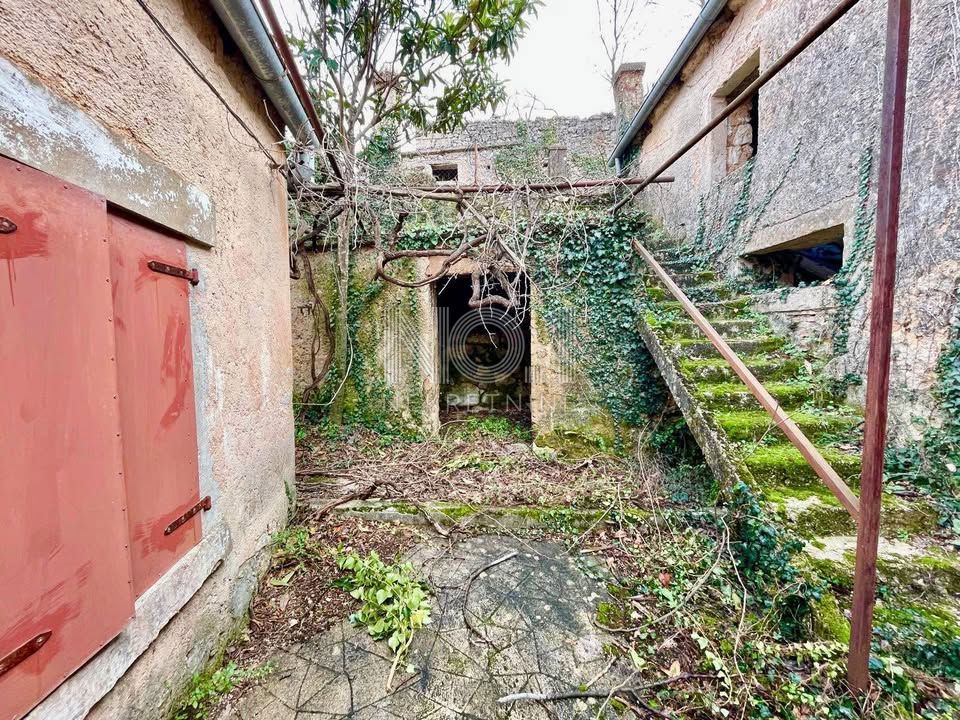 Grižane - prodaja starinske nepremičnine za prilagoditev