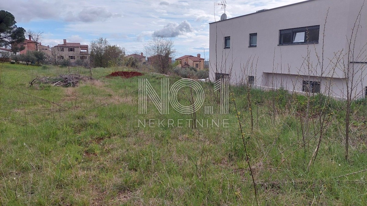 Kaštelir - prodaja gradbenega zemljišča z infrastrukturo