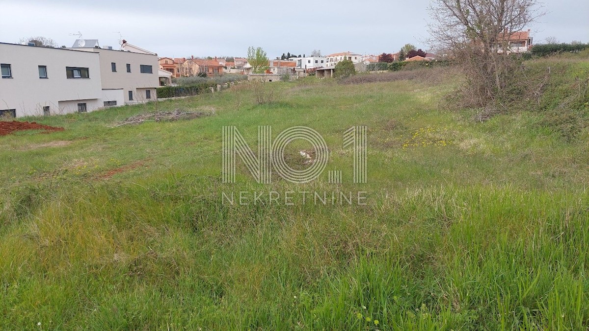Kaštelir - prodaja gradbenega zemljišča z infrastrukturo