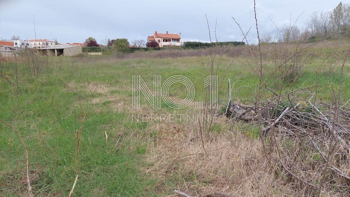 Kaštelir - prodaja gradbenega zemljišča z infrastrukturo