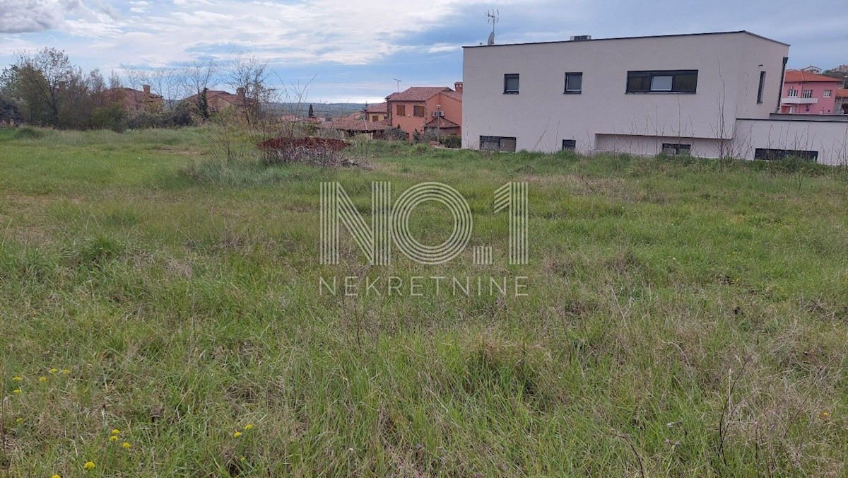Kaštelir - prodaja gradbenega zemljišča z infrastrukturo