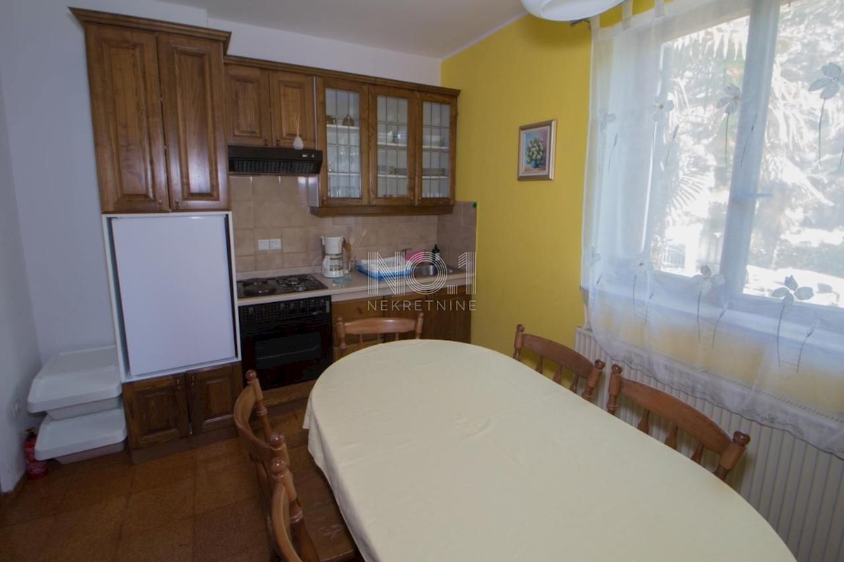 Poreč - prodaja hiše s pogledom na morje in bazenom