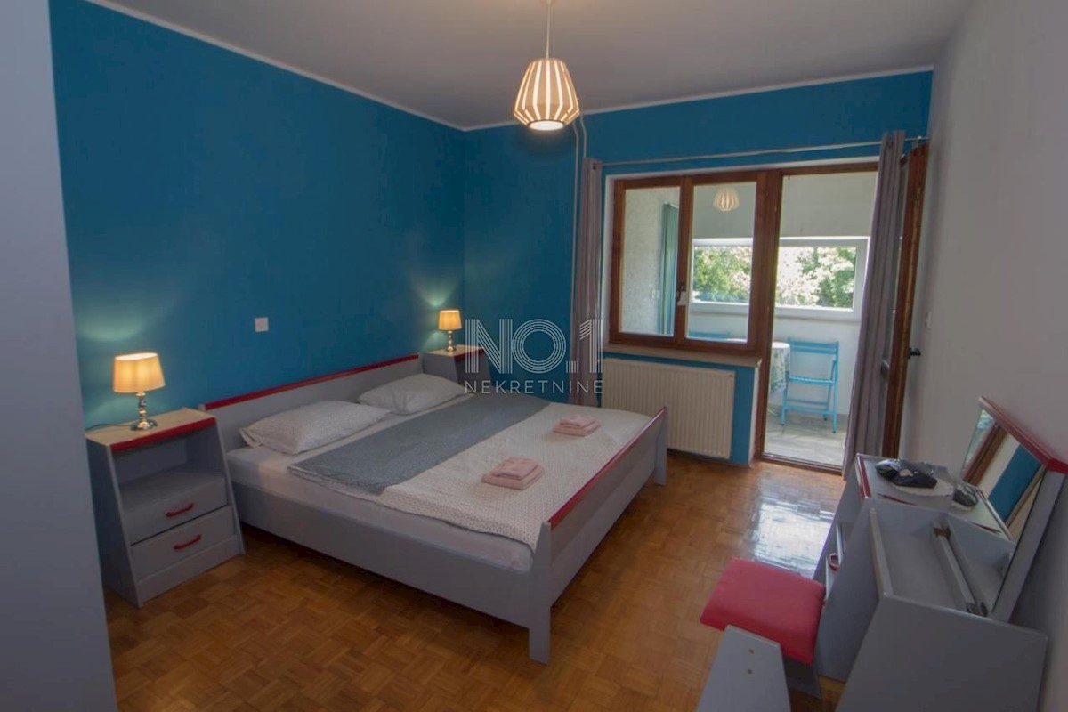 Poreč - prodaja hiše s pogledom na morje in bazenom