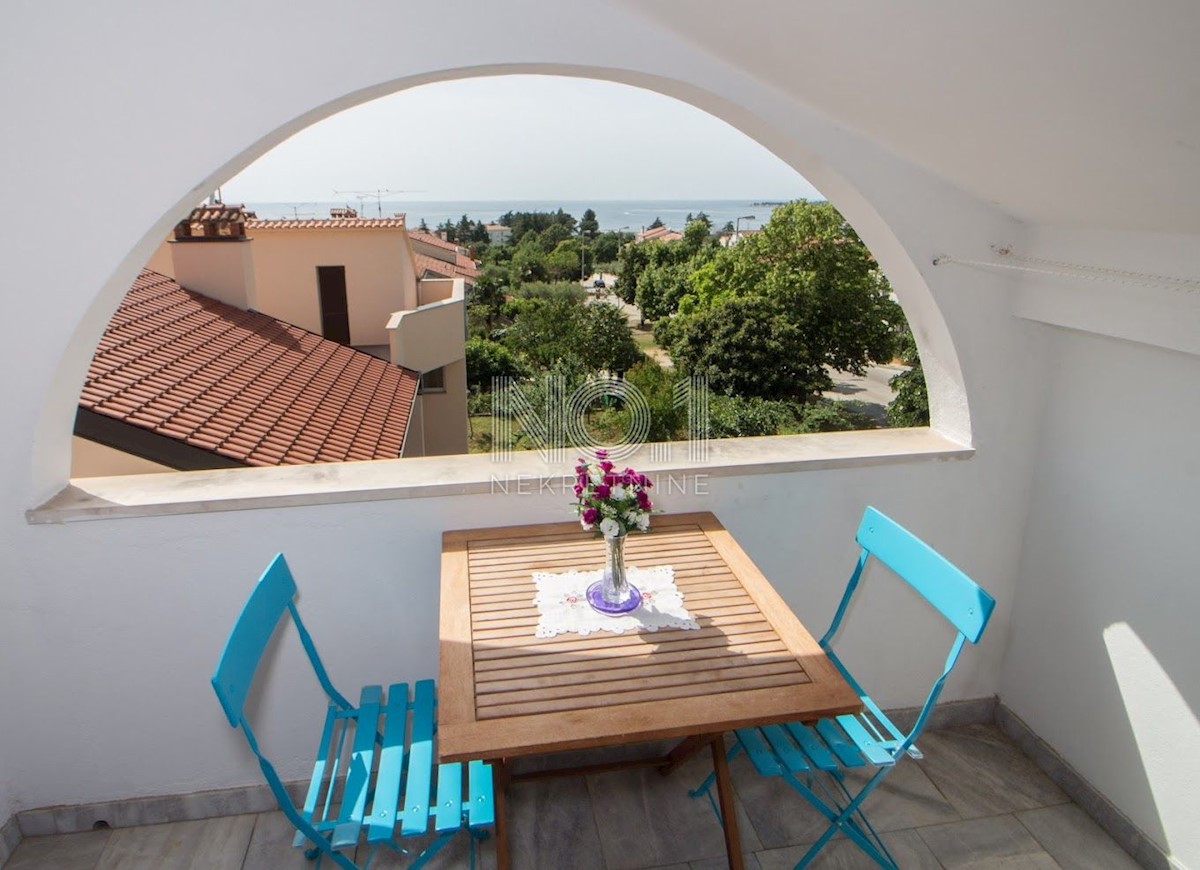Poreč - prodaja hiše s pogledom na morje in bazenom