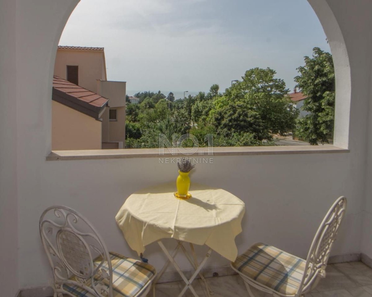 Poreč - prodaja hiše s pogledom na morje in bazenom
