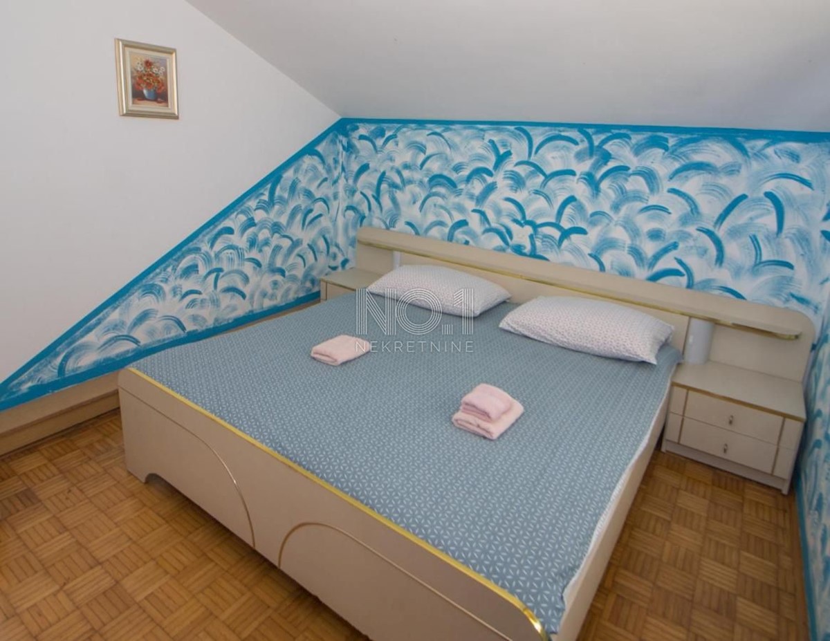 Poreč - prodaja hiše s pogledom na morje in bazenom