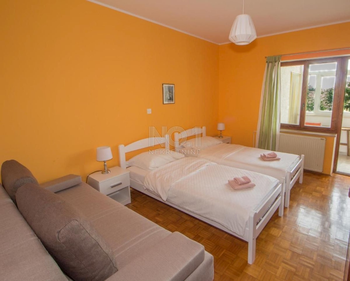 Poreč - prodaja hiše s pogledom na morje in bazenom