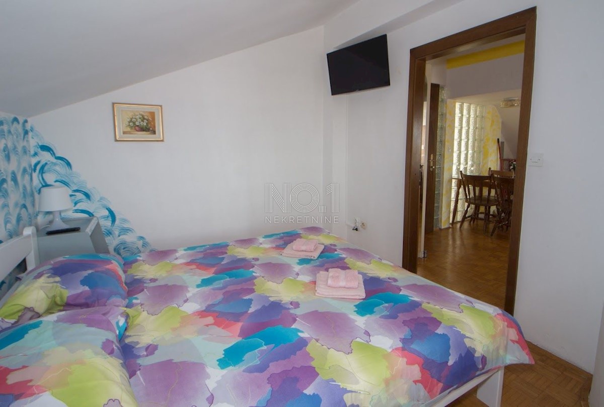 Poreč - prodaja hiše s pogledom na morje in bazenom