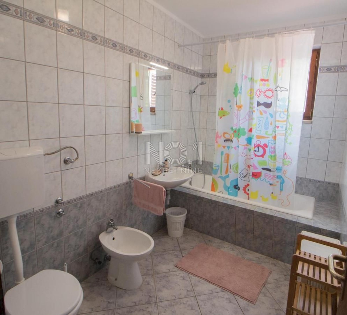 Poreč - prodaja hiše s pogledom na morje in bazenom