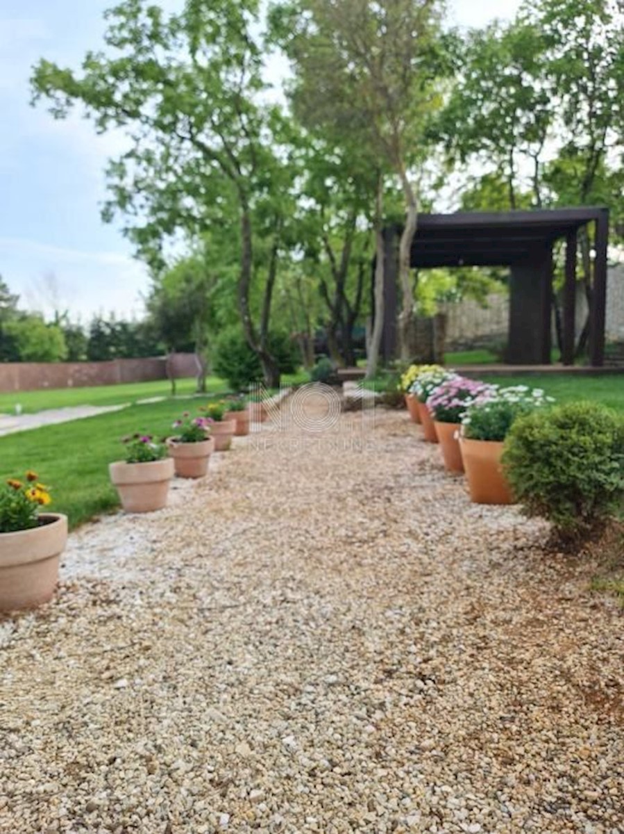 Barban - čudovita vila z bazenom