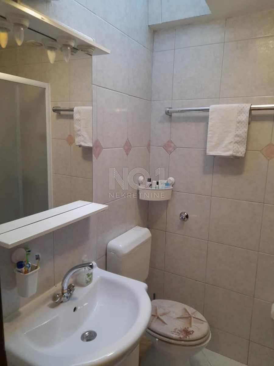 Crikvenica - udobno trisobno stanovanje s teraso 