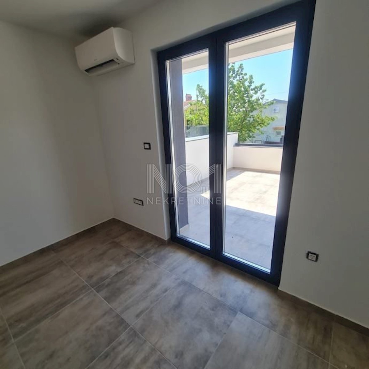 Marinići - vrhunsko dvonadstropno stanovanje v urbani vili