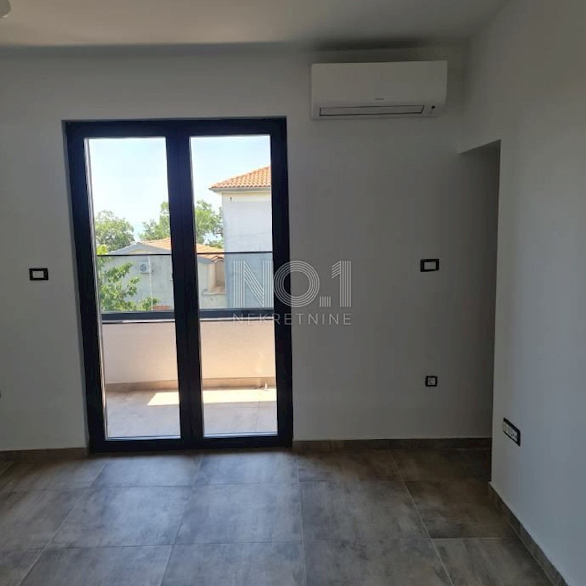 Marinići - vrhunsko dvonadstropno stanovanje v urbani vili