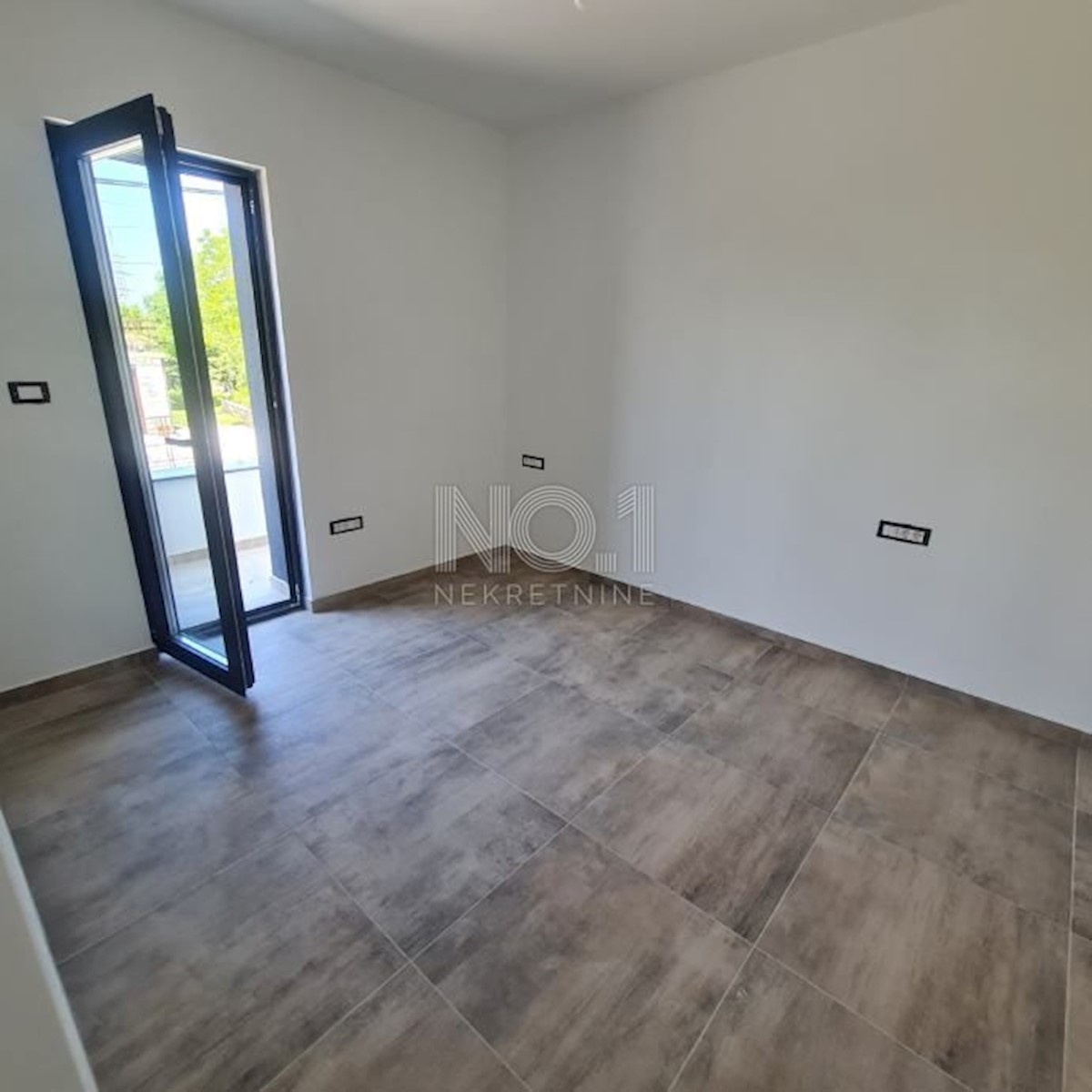 Marinići - vrhunsko dvonadstropno stanovanje v urbani vili