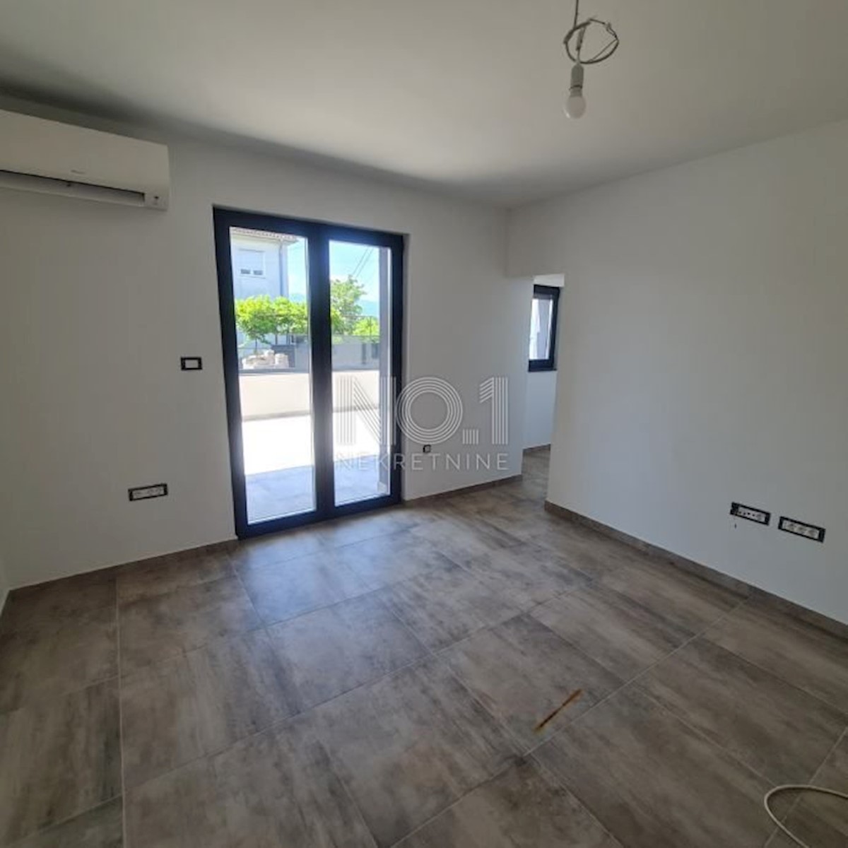 Marinići - vrhunsko dvonadstropno stanovanje v urbani vili
