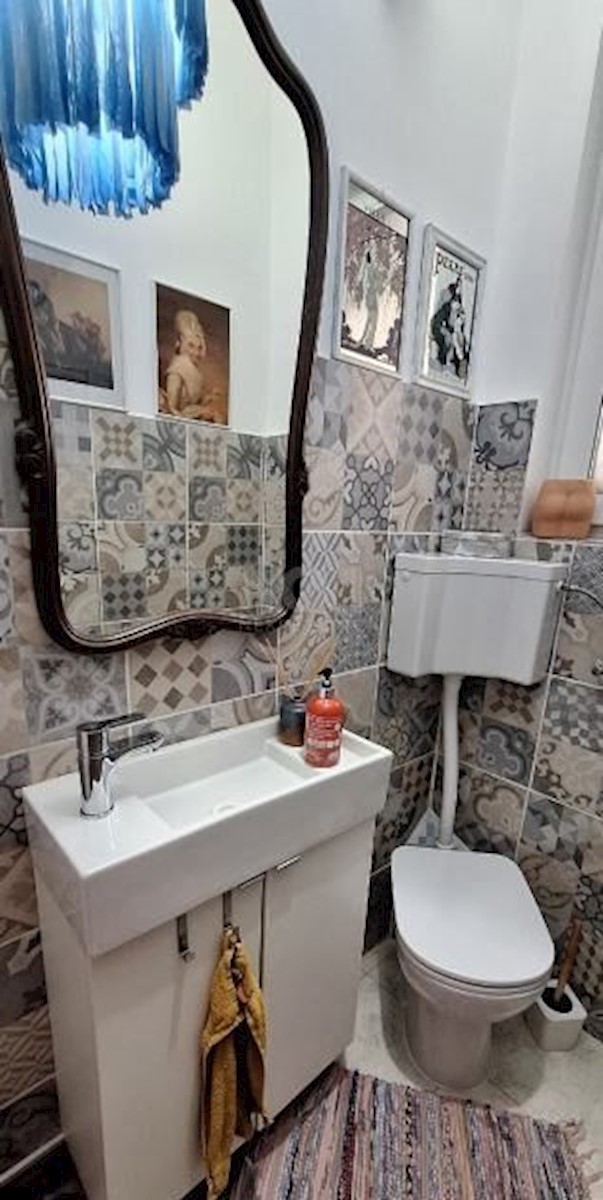 Sušak - prodaja trisobnega stanovanja z dnevno sobo