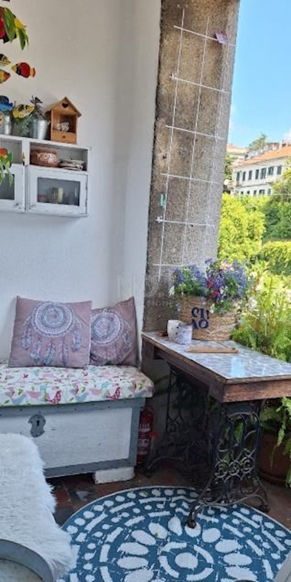 Sušak - prodaja trisobnega stanovanja z dnevno sobo