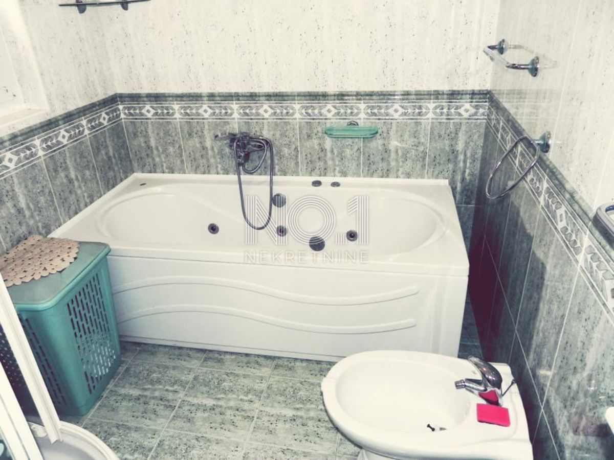 Rovinj - Prostoren dvosobni apartma z veliko teraso