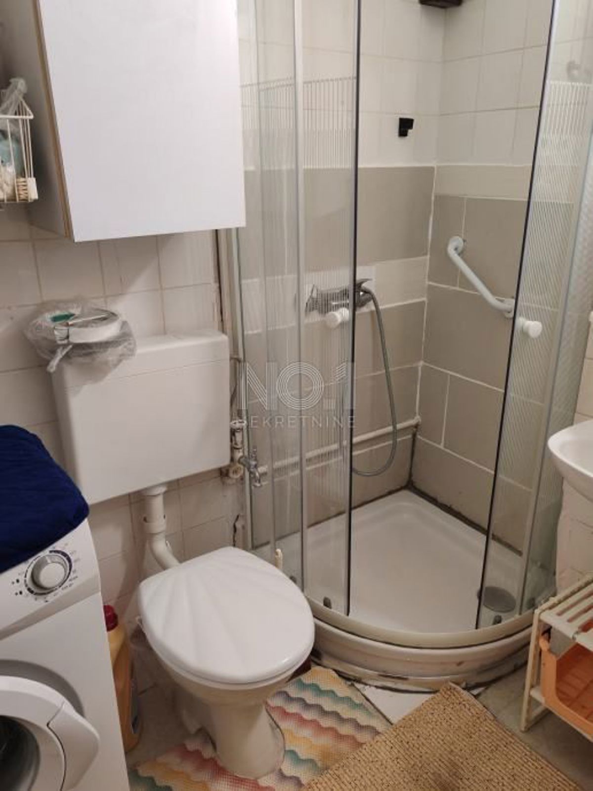 Novigrad - prostorno stanovanje z vrtom v mirnem delu Marede
