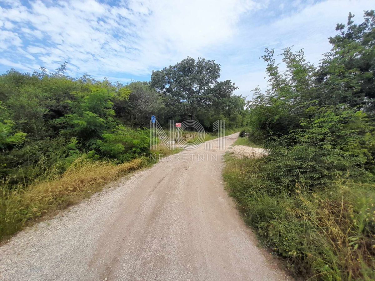 Rovinj - Prodaja kmetijskega zemljišča z možnostjo gradnje