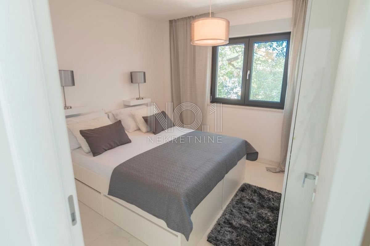 Pobri - prodaja penthousea z bazenom