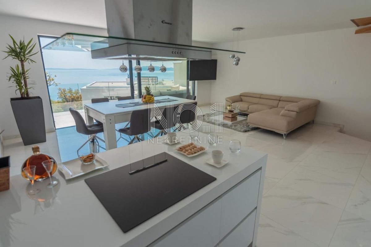 Pobri - prodaja penthousea z bazenom