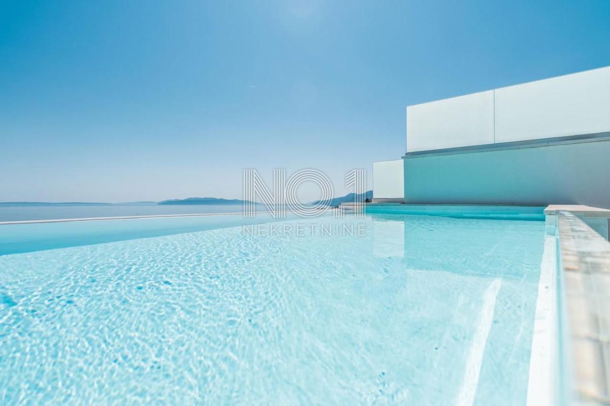 Pobri - prodaja penthousea z bazenom
